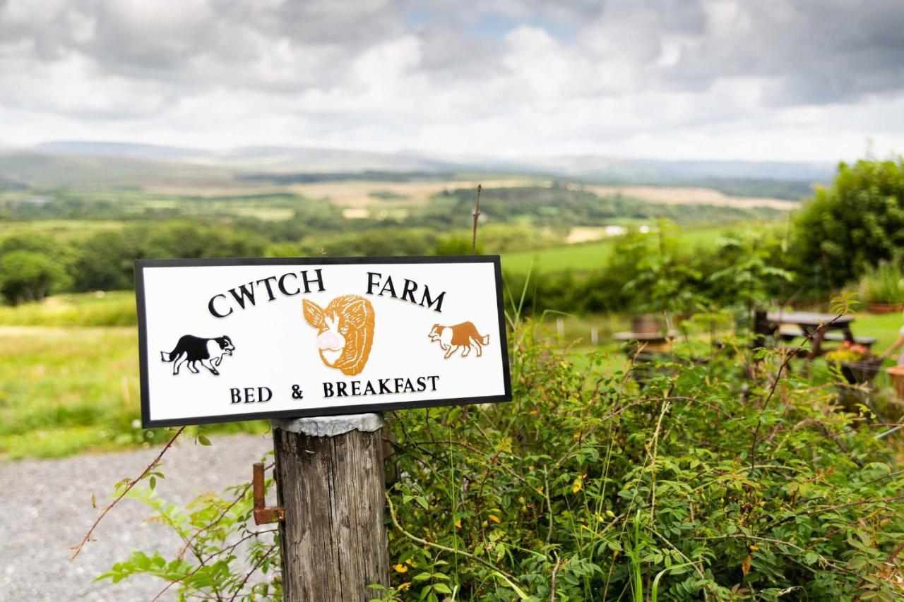 Cwtch Farm Bed & Breakfast Ystalyfera Εξωτερικό φωτογραφία