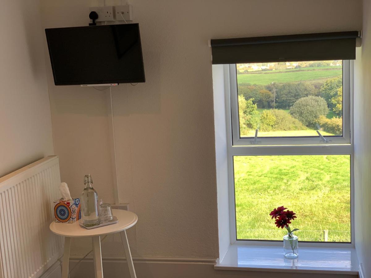 Cwtch Farm Bed & Breakfast Ystalyfera Εξωτερικό φωτογραφία