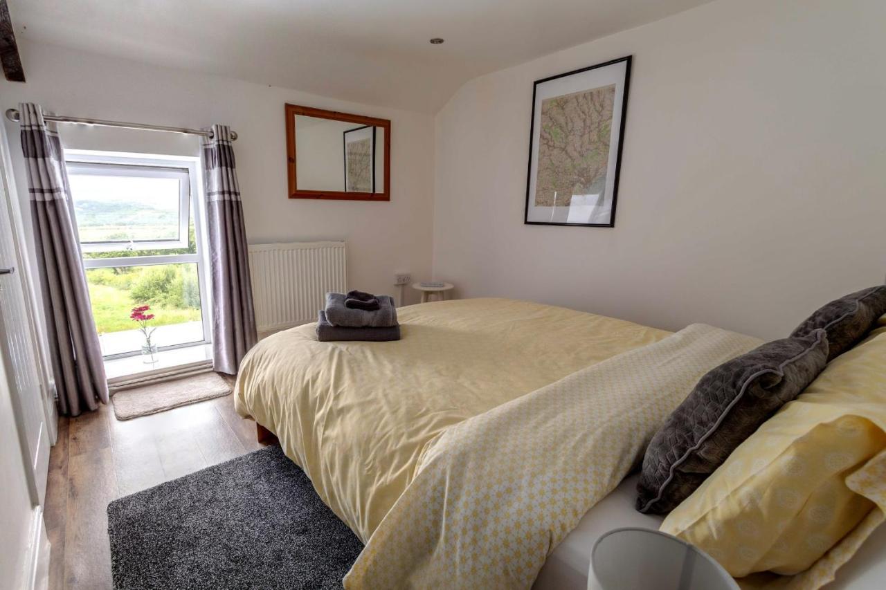 Cwtch Farm Bed & Breakfast Ystalyfera Εξωτερικό φωτογραφία