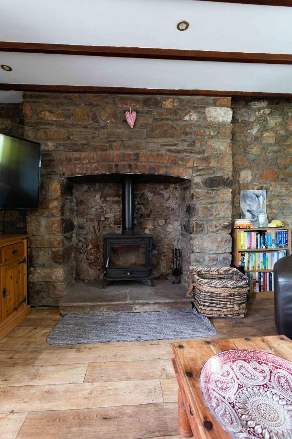 Cwtch Farm Bed & Breakfast Ystalyfera Εξωτερικό φωτογραφία