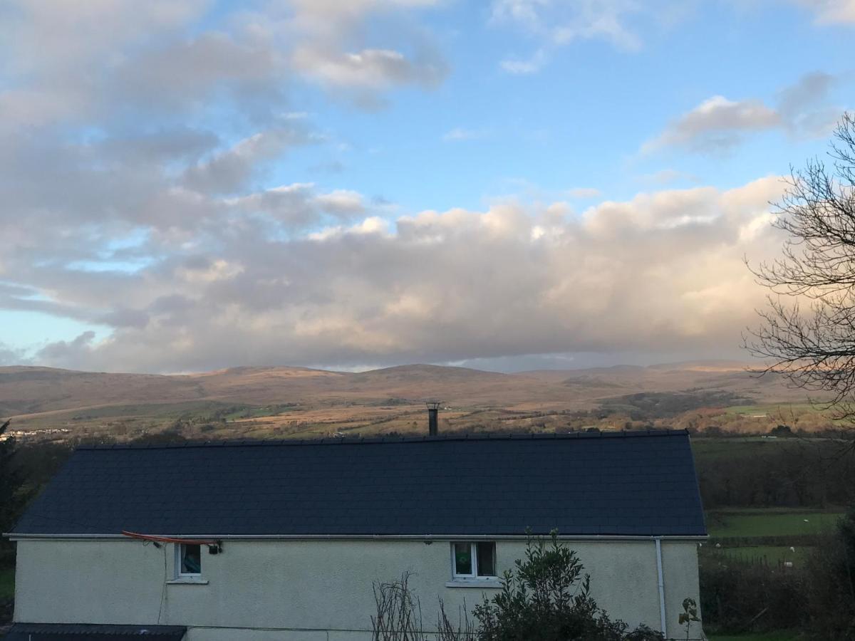 Cwtch Farm Bed & Breakfast Ystalyfera Εξωτερικό φωτογραφία